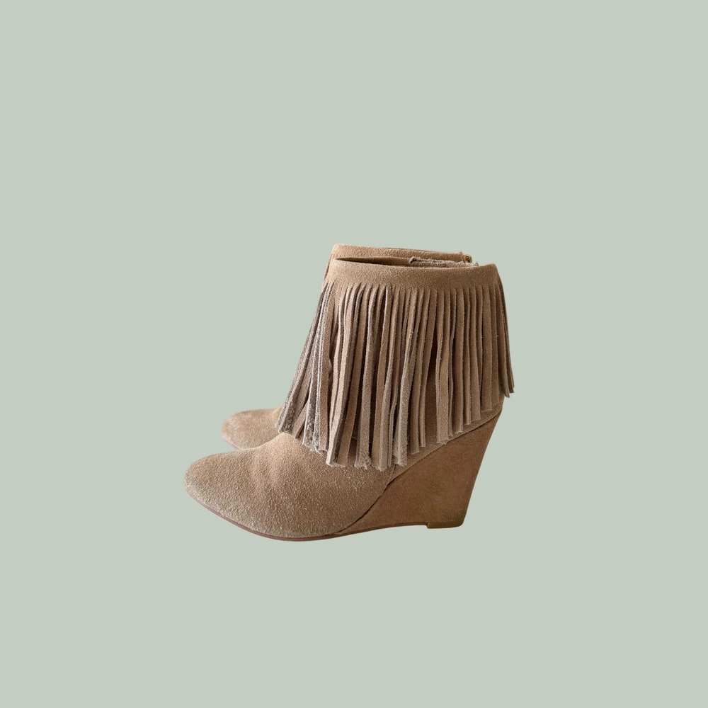 Chinese Laundry Arctic Tan Suede Fringe Wedge Booties Pointed Toe Size 6.5 - Picture 5 of 8
